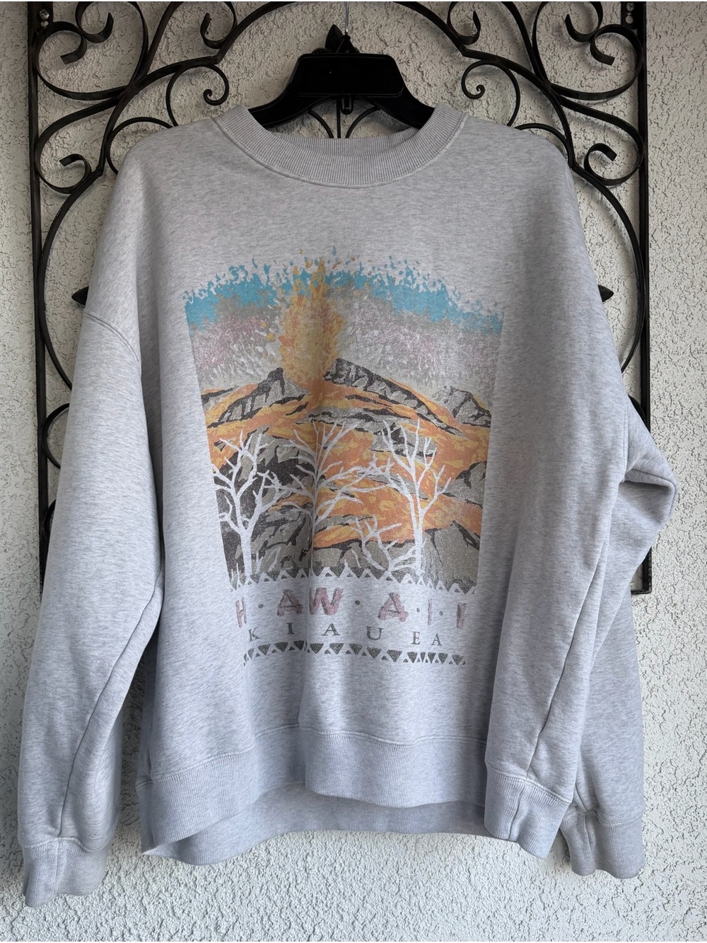 Abercrombie & Fitch Light Gray Crewneck Hawaii Graphic Sweater